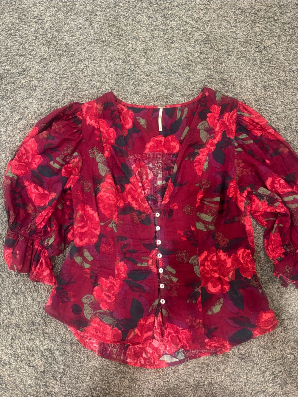 Free People Red Floral Button-Front Blouse. sz S